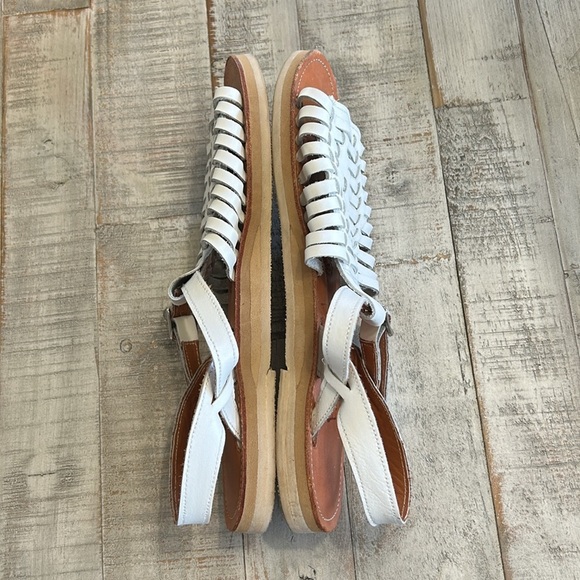 ESPIRITU HUARACHE LEATHER BUCKLE UP WHITE SANDAL SIZE 8 - Picture 3 of 10